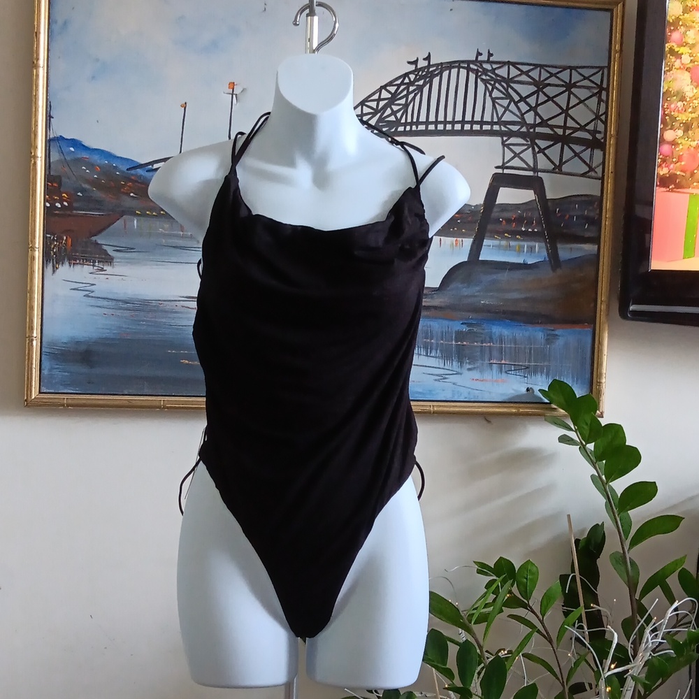 Verdusa Cut Out Body Suit Size XXL NWT